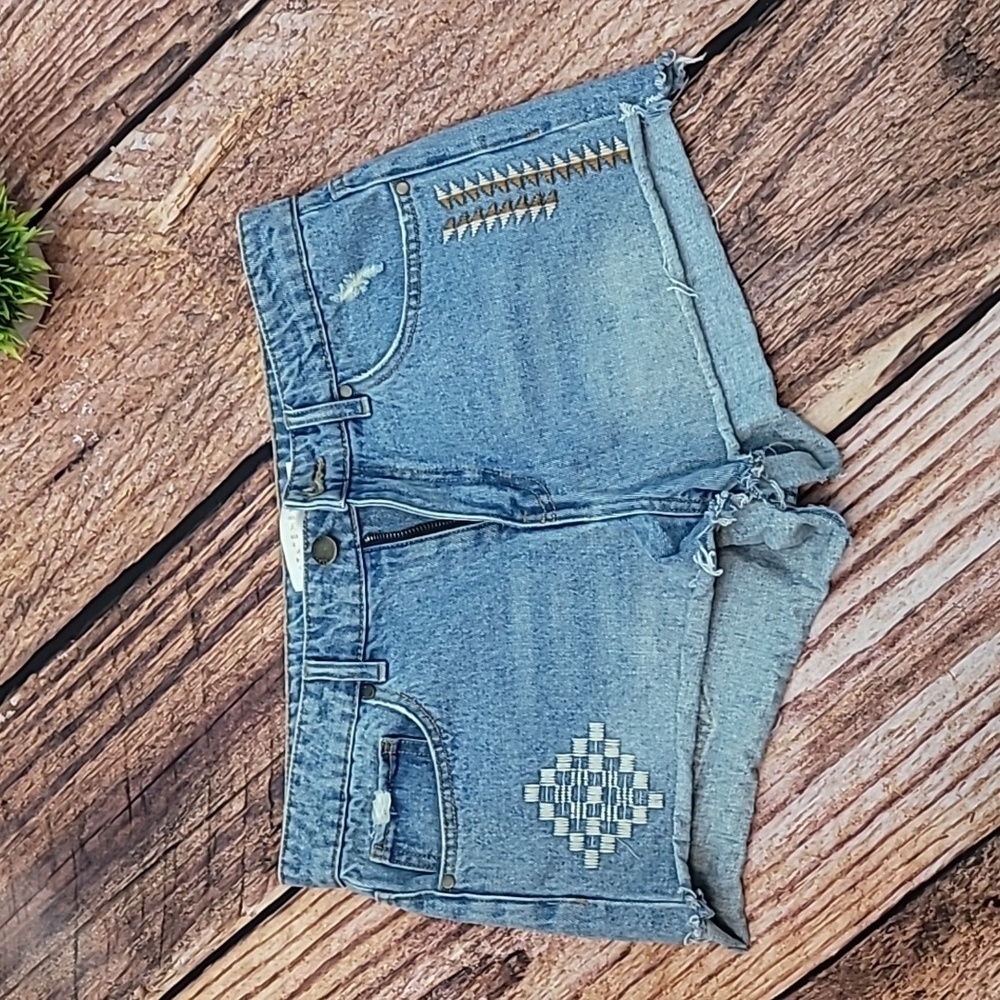 Statement Embroidered denim distressed shorts